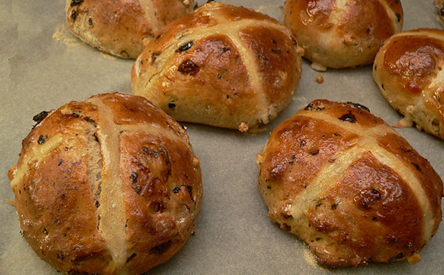 Spicy hot cross buns Spicy hot cross buns