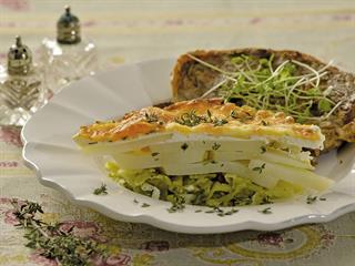 Cabbage and potato bake with thyme and two cheeses