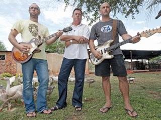 Introducing farm band, Plassmoord Introducing farm band, Plassmoord