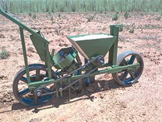 Seed & fertiliser planter for small-scale users