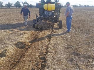 A cutting-edge liquid coulter for conservation farming