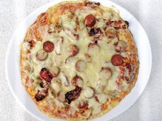 Pizza and oven-dried tomatoes