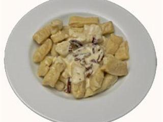 Gnocchi with cheese sauce