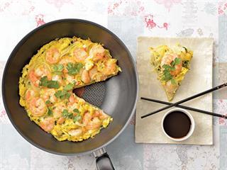 Stir-fried prawn omelette