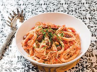 Calamari pasta in tomato sauce