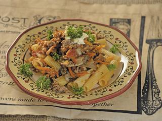 Rigatoni pasta with beef sauce