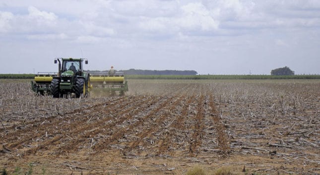 Farmers remain cautious about machinery purchases Farmers remain cautious about machinery purchases