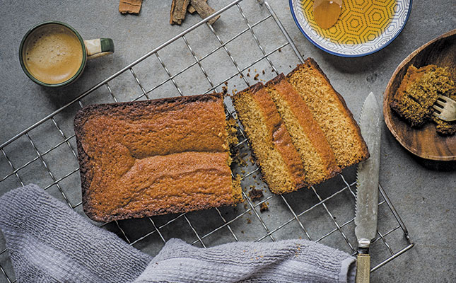 Bake a ginger and honey cake