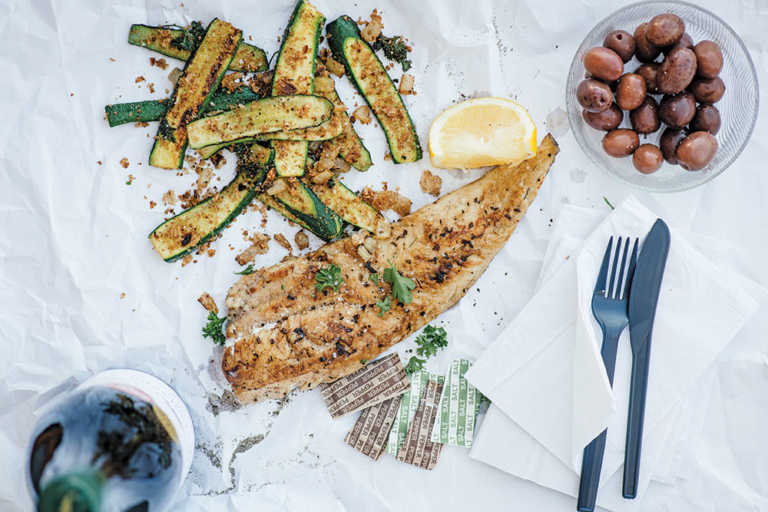 Oven-baked hake with courgettes on the side