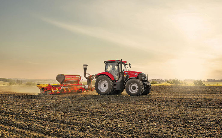 Case IH unveils a new six-cylinder tractor: the Maxxum 150