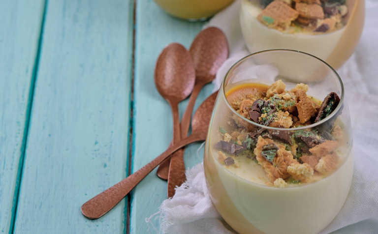 Peppermint Crisp and vanilla panna cotta