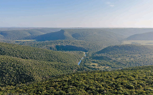 La chute des clôtures aide la réserve de chasse et la communauté à prospérer