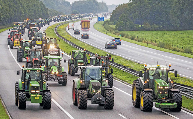 Farmer protest brings traffic to a standstill in The Hague Farmer protest brings traffic to a standstill in The Hague