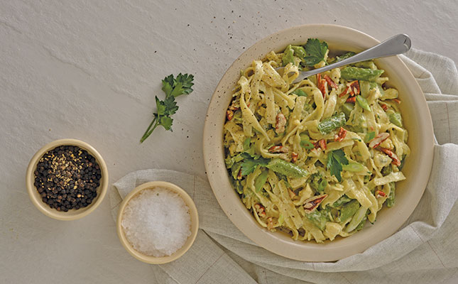 Pasta with asparagus and gorgonzola