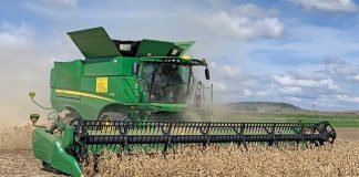 John Deere S780 combine harvester