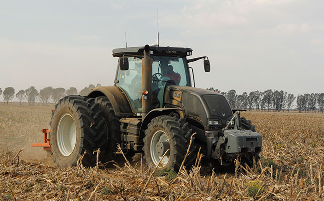 Tractor sales still strong, combine harvesters take a dip