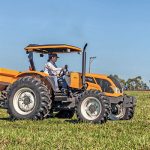 Valtra’s standard-configuration A2R tractor shares many components with the narrow- configuration A3F tractor, which makes continued production of the specialised A3F-series more viable.