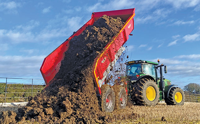 SlurryKat’s unique combination dump and silage trailer SlurryKat’s unique combination dump and silage trailer