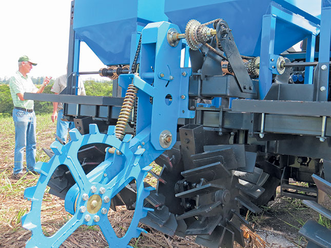 Drive wheel and gears control the application rate.