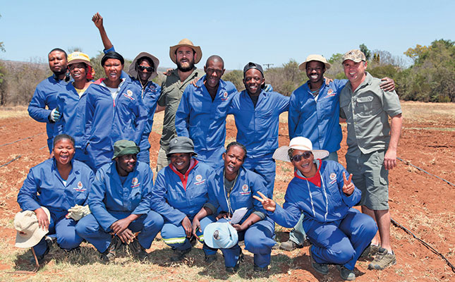 South Western Agricultural College students who worked on Kobus’ (back row, fifth from left) and Walter’s (back row, extreme right) farms.